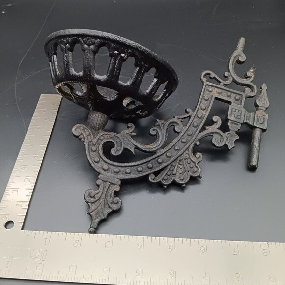 Antique Cast Iron Wall-Mounted Oil Lamp Holder Ornate Gothic Design - Picture 5 of 5